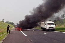 Autoroute du nord: Une voiture part en fumée à 20 km de Yamoussoukro